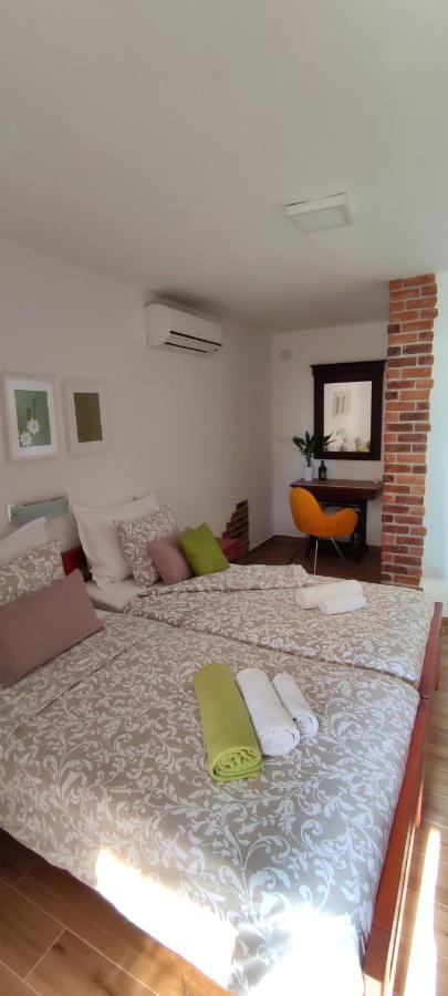 Apartments Mare ฮวาร์ ภายนอก รูปภาพ