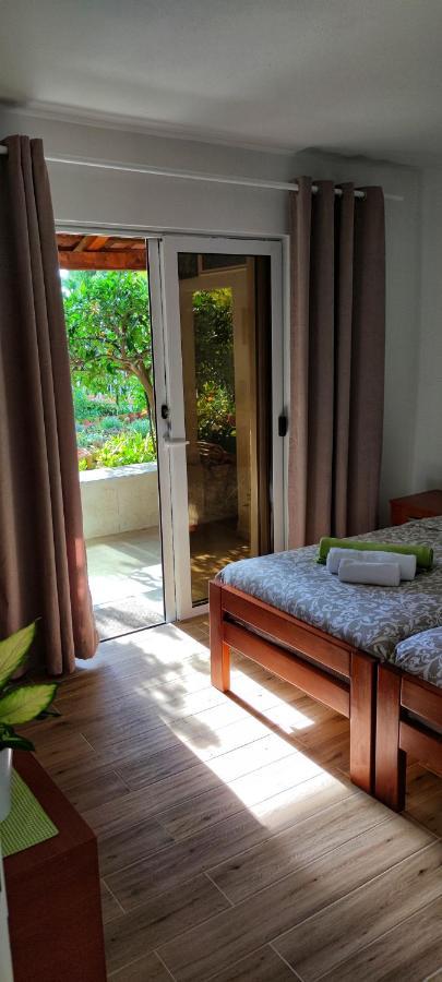 Apartments Mare ฮวาร์ ภายนอก รูปภาพ