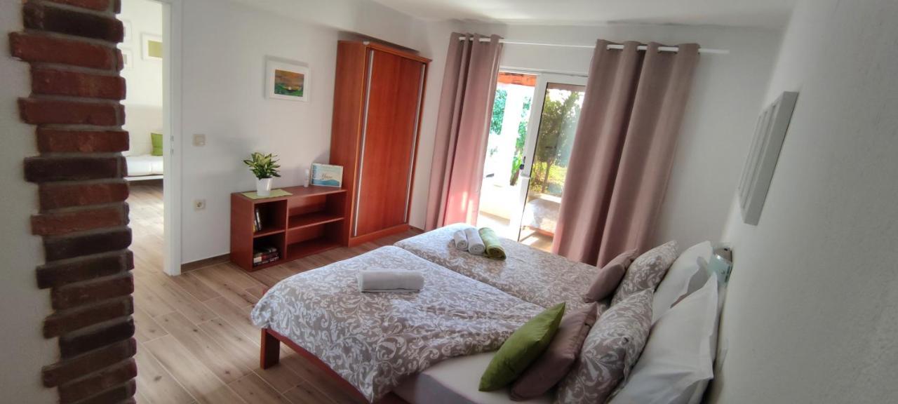 Apartments Mare ฮวาร์ ภายนอก รูปภาพ