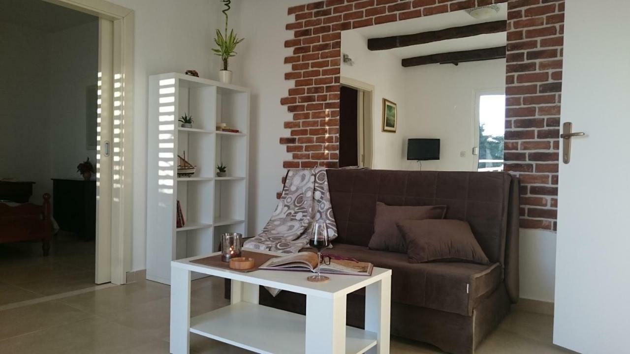 Apartments Mare ฮวาร์ ภายนอก รูปภาพ