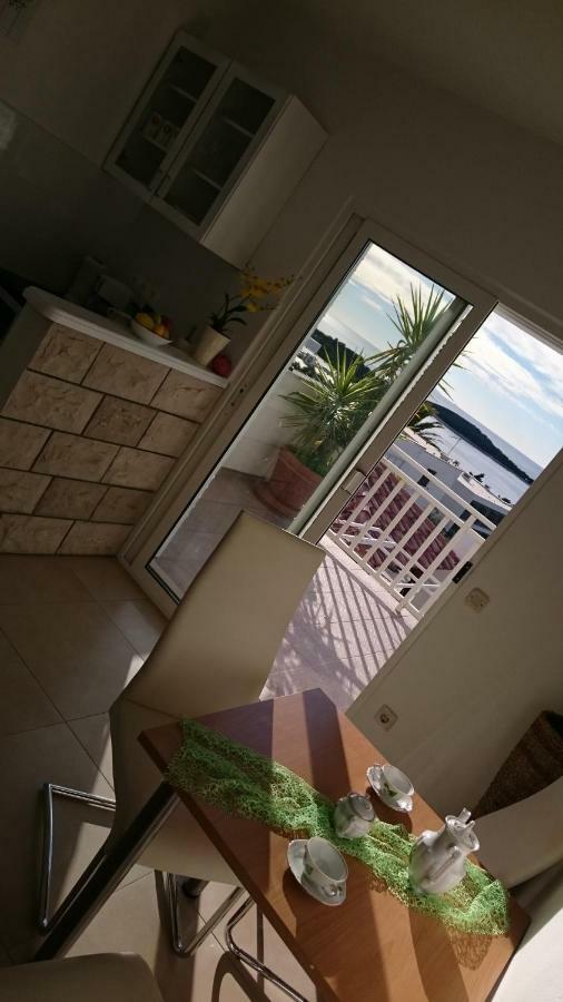 Apartments Mare ฮวาร์ ภายนอก รูปภาพ