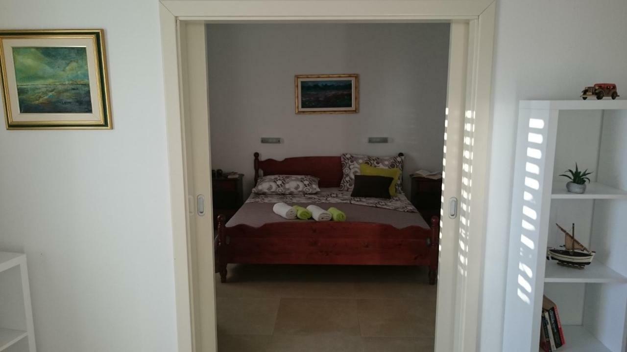 Apartments Mare ฮวาร์ ภายนอก รูปภาพ