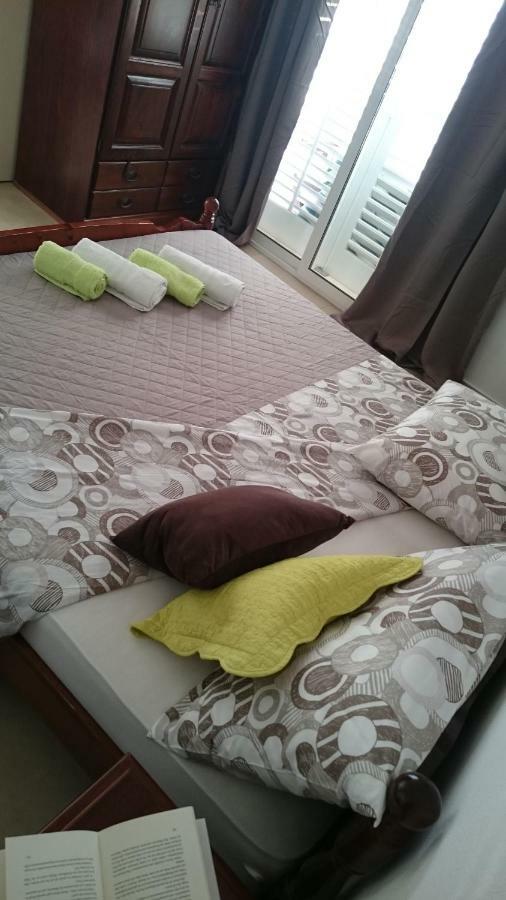 Apartments Mare ฮวาร์ ภายนอก รูปภาพ